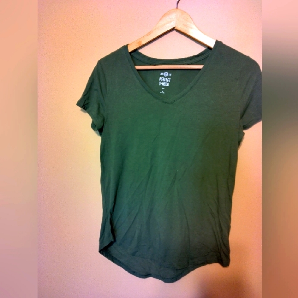 So Perfect hunter green v-neck